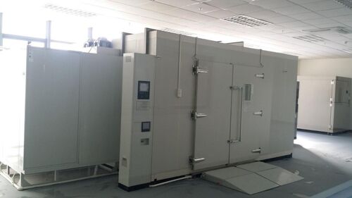 บริษัทล่าสุด บล็อกเกี่ยวกับ WalkIn Environmental Chambers: การปฏิบัติตาม IEC 60068 และการเลือกที่ฉลาดสําหรับวิศวกรห้องทดลอง
